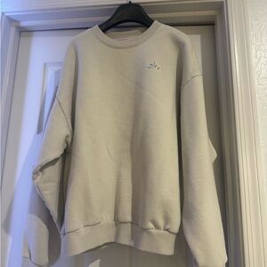 Alo Accolade Macadamia crew neck Pullover